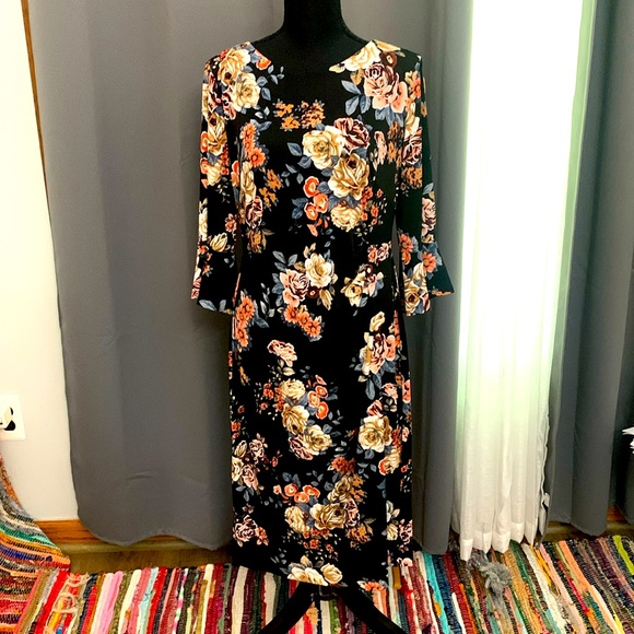 Dress - Picture 1 of 5